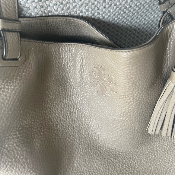 Tory Burch taupe purse 2 handles, leather, divided sections - Picture 4 of 6